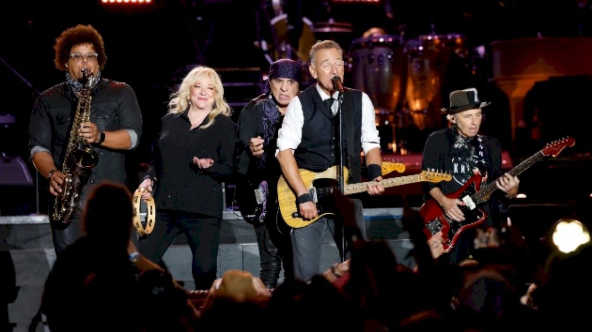 bruce-springsteen-&-the-e-street-band-reveal-dates-for-2025-european-tour