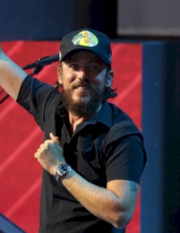 here’s-how-chris-janson-keeps-the-positive-+-“good-vibes”-going