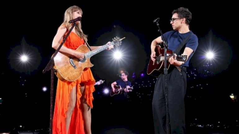 jack-antonoff-thinks-taylor’s-‘tortured-poets-department’-describes-“what-it’s-like-to-be-alive-right-now”