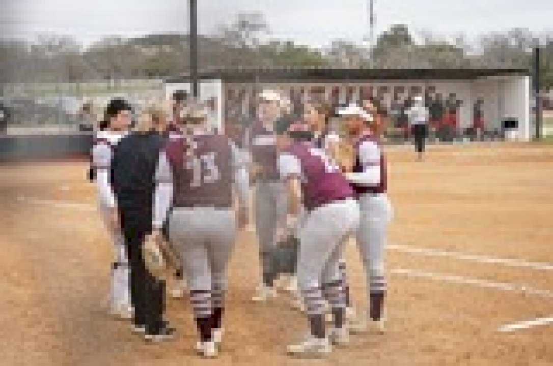 softball-drops-series-against-the-university-of-st.-thomas