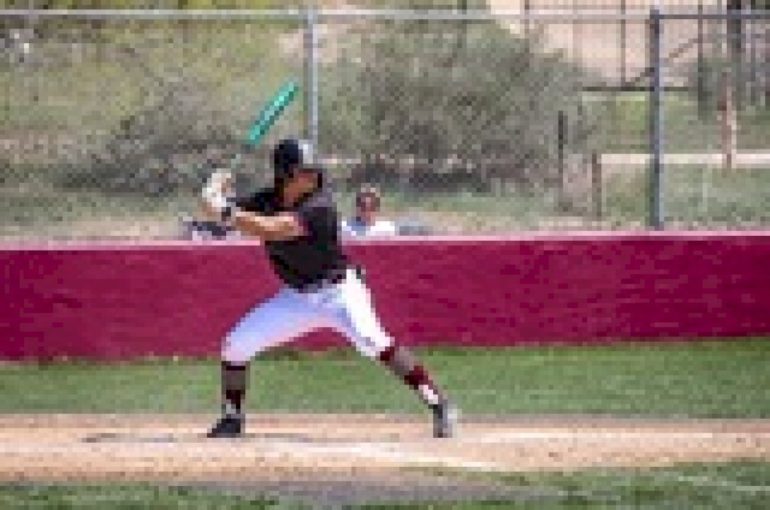 baseball-goes-1-2-against-university-of-st.-thomas