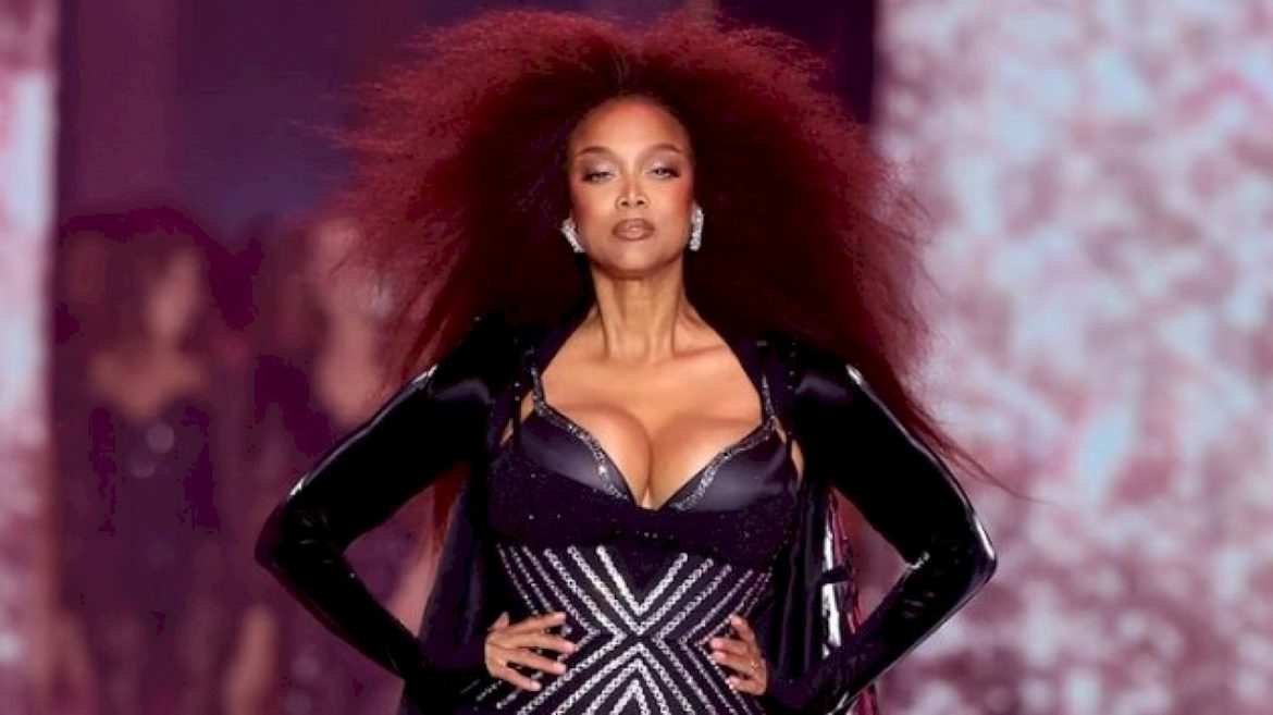 tyra-banks,-adriana-lima-and-more-make-epic-return-to-victoria’s-secret-fashion-show-2024