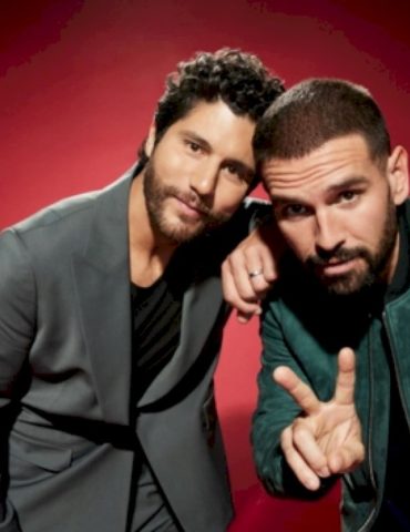 ‘it’s-officially-christmas’:-﻿dan-+-shay-double-up-their-first-holiday-album