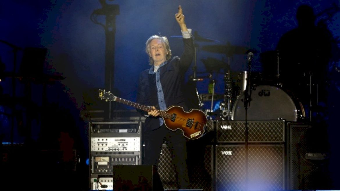 paul-mccartney-plays-“all-my-loving”-for-the-first-time-in-five-years-at-brazil-show