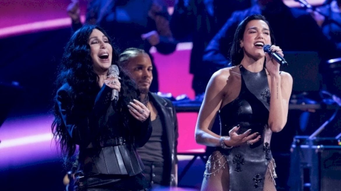 cher-inducted-into-the-rock-&-roll-hall-of-fame-with-some-help-from-dua-lipa