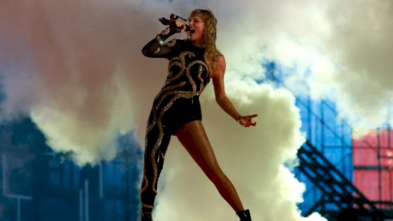 taylor-swift’s-mind-was-blown-by-“bewildering-passion”-of-fans-in-miami