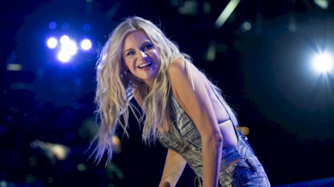 kelsea-ballerini-saddles-up-for-debut-arena-tour