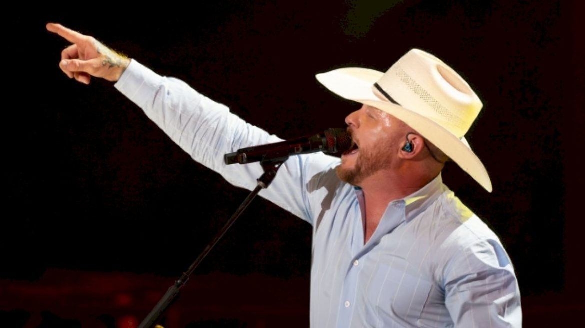 cody-johnson-takes-ownership-for-mixing-up-lyrics-onstage:-‘this-is-live-music’