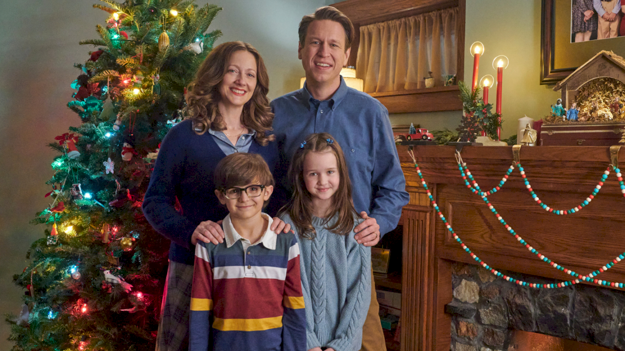 judy-greer,-pete-holmes-on-their-feel-good-holiday-film-‘the-best-christmas-pageant-ever’