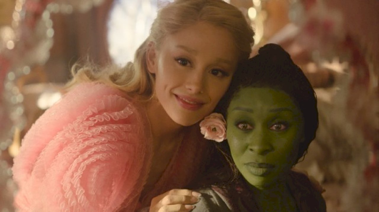 kristin-chenoweth-says-she’s-“deceased”-after-ariana-grande’s-special-‘wicked’-screening