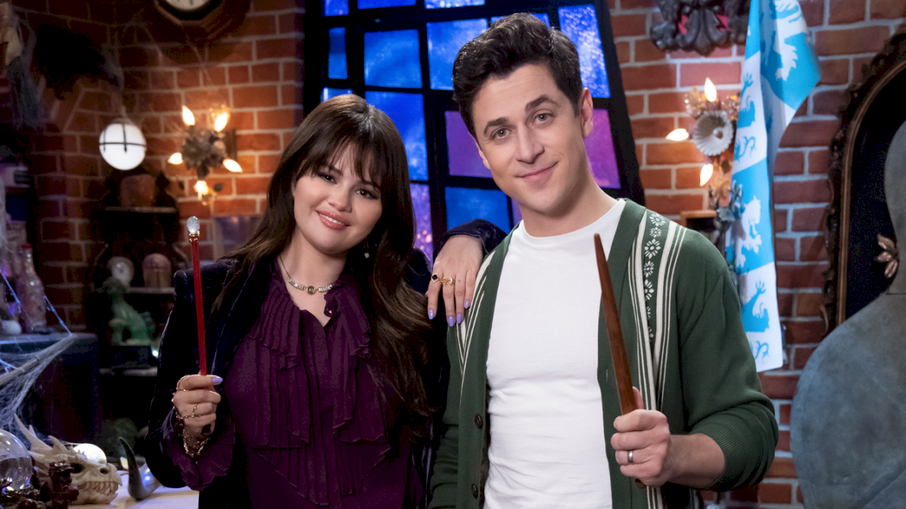 david-henrie-on-acting-with-selena-gomez-in-‘wizards-beyond-waverly-place’:-“the-magic-was-there”