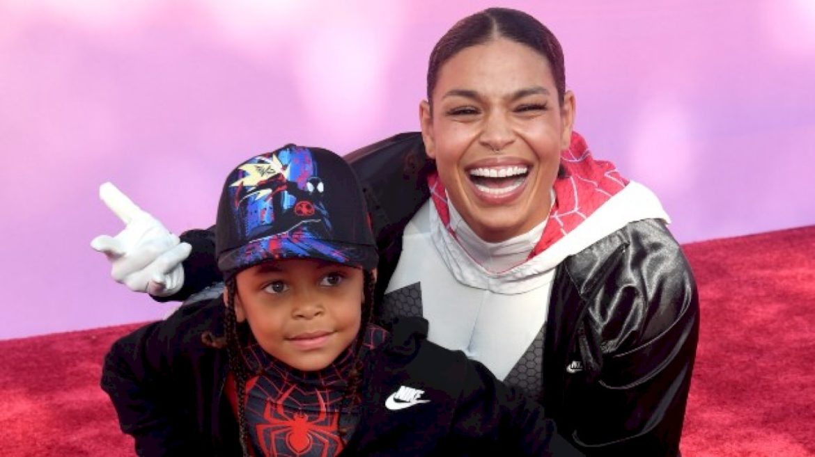 jordin-sparks-has-to-get-out-the-sewing-machine-to-make-her-son’s-halloween-vision-come-to-life