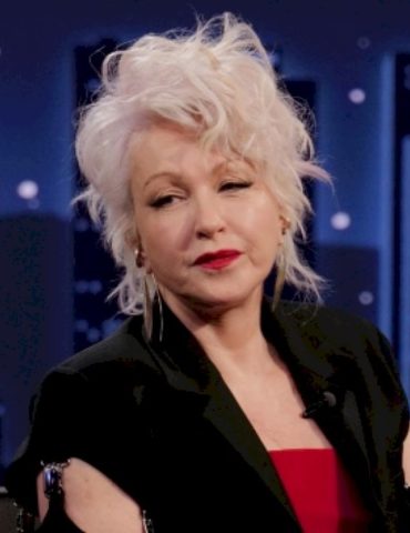 cyndi-lauper-cleanses-madison-square-garden-ahead-of-show,-featuring-guest-sam-smith