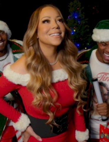 mariah-carey-says-‘it’s-time’-to-ring-in-holiday-season-in-annual-video