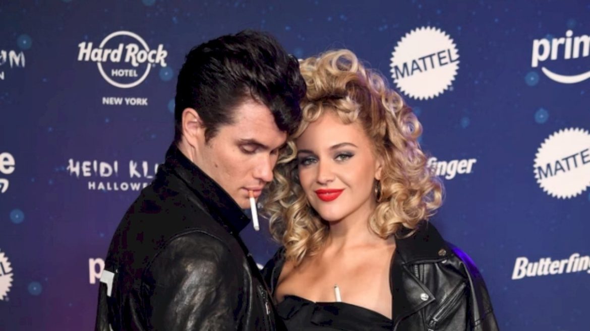 kelsea-ballerini,-chase-stokes-go-grease-in-epic-halloween-couples-costume