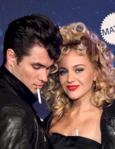 kelsea-ballerini,-chase-stokes-go-grease-in-epic-halloween-couples-costume