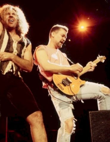 sammy-hagar-shares-video-of-another-classic-van-halen-performance