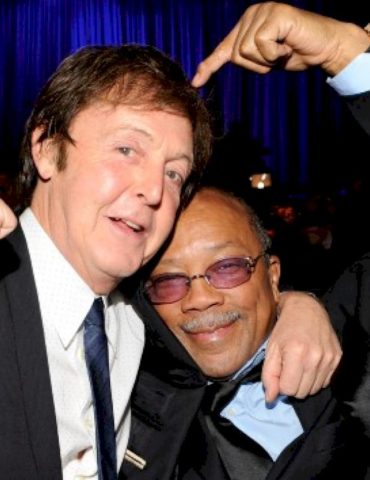 paul-mccartney-pens-heartfelt-tribute-to-quincy-jones:-‘a-very-positive,-loving-spirit’