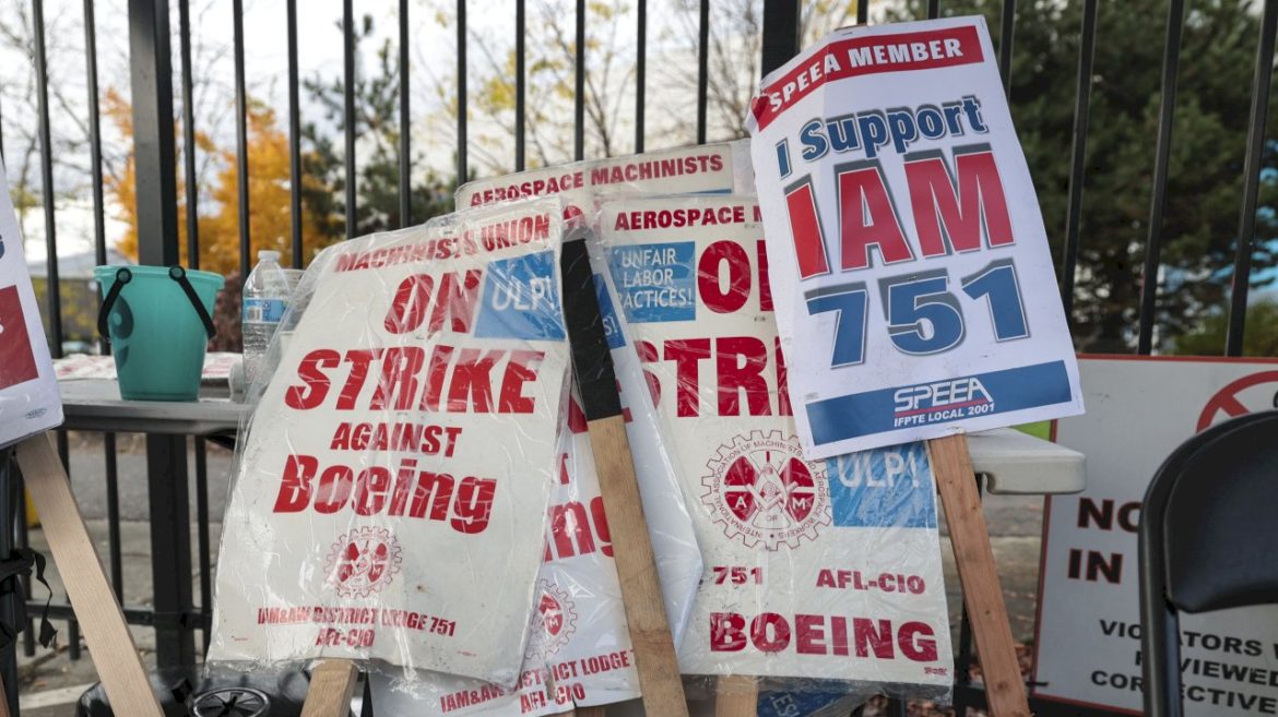 boeing-workers-vote-on-new-contract-that-could-end-strike