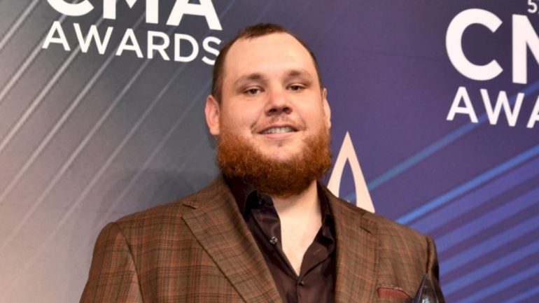 it’s-officially-touched-down:-luke-combs-opens-category-10