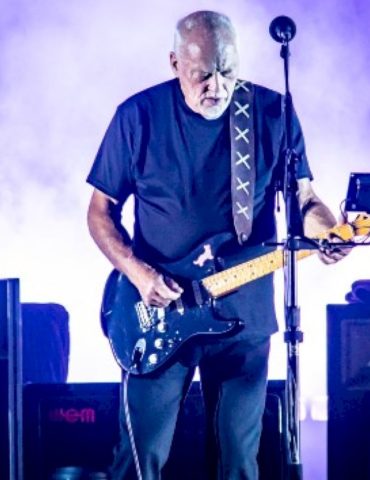 david-gilmour:-selling-pink-floyd-catalog-means-he’s-finally-done-with-“the-arguments-and-fighting-and-idiocies”