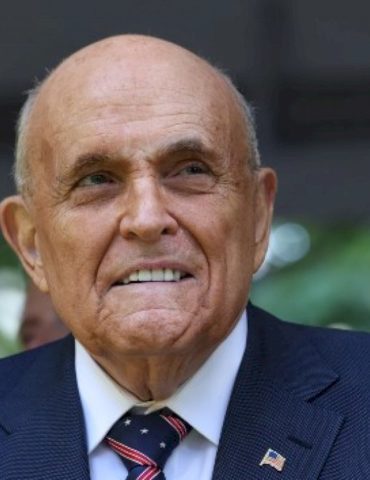 attorney-says-giuliani-‘secreted-away’-his-property-from-poll-workers-who-won-$148m-judgment