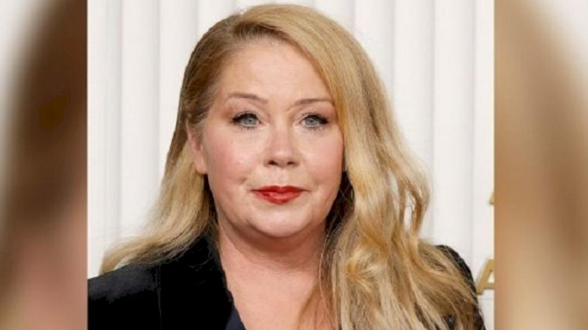 christina-applegate-talks-pain-associated-with-ms:-‘i-lay-in-bed-screaming’