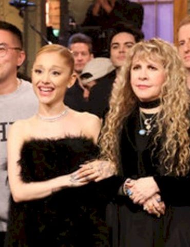 ariana-grande-confirms-stevie-nicks-is-a-“warm,-beautiful,-good-witch”