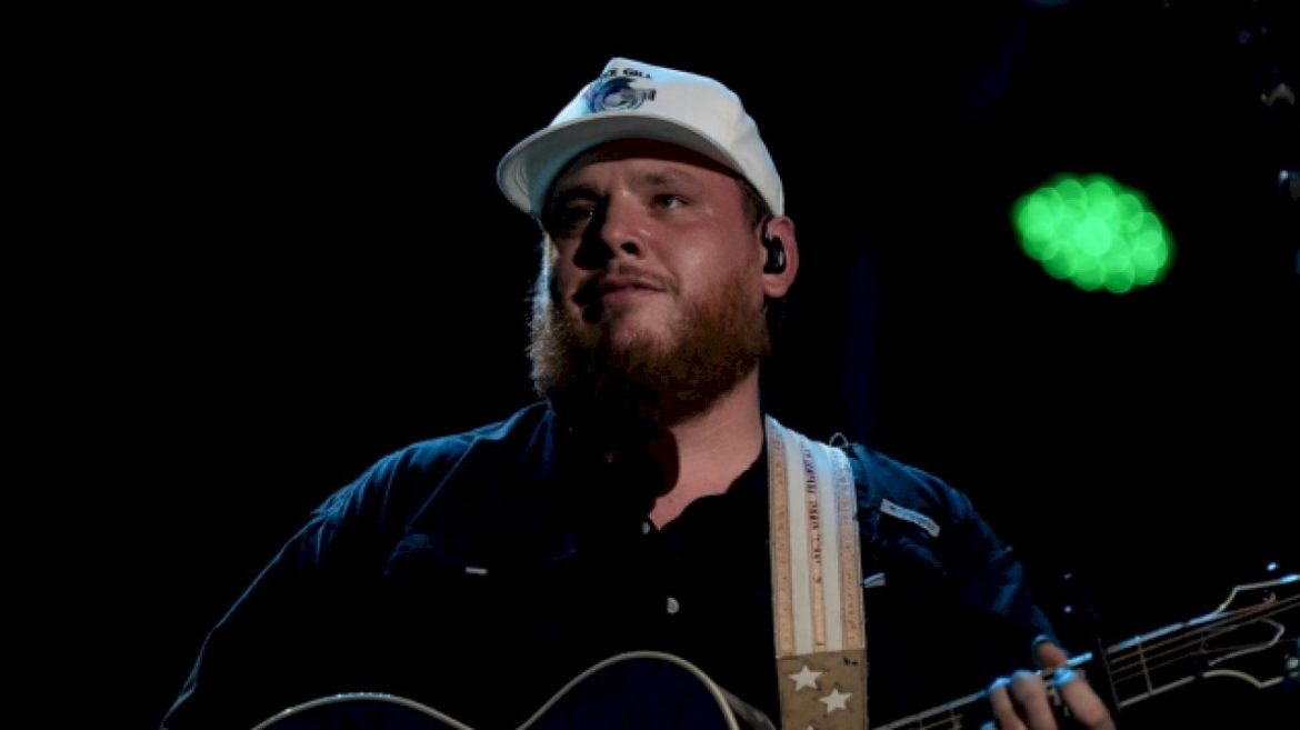 luke-combs-recalls-tracy-chapman-called-him-out-on-incorrect-‘fast-car’-lyric