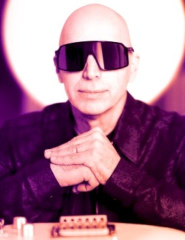 joe-satriani-offering-private-performances-to-fans-who-buy-his-new-artwork