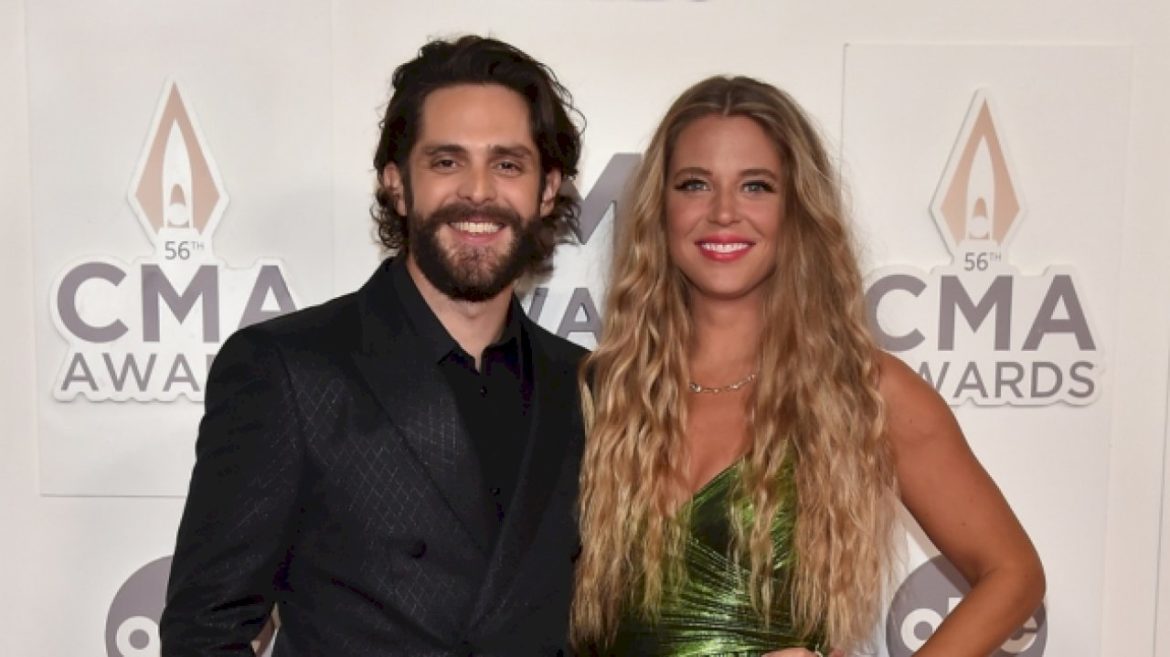 thomas-rhett-celebrates-wife-lauren-akins’-birthday:-‘love-you-babe!’