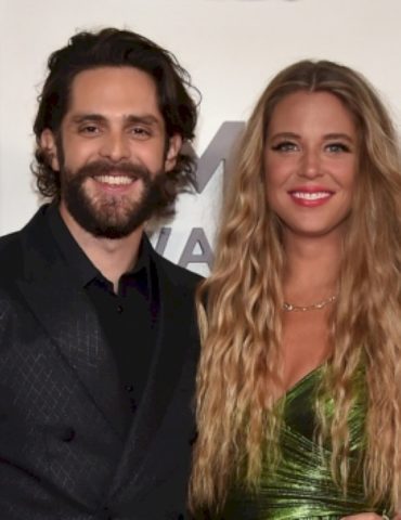 thomas-rhett-celebrates-wife-lauren-akins’-birthday:-‘love-you-babe!’