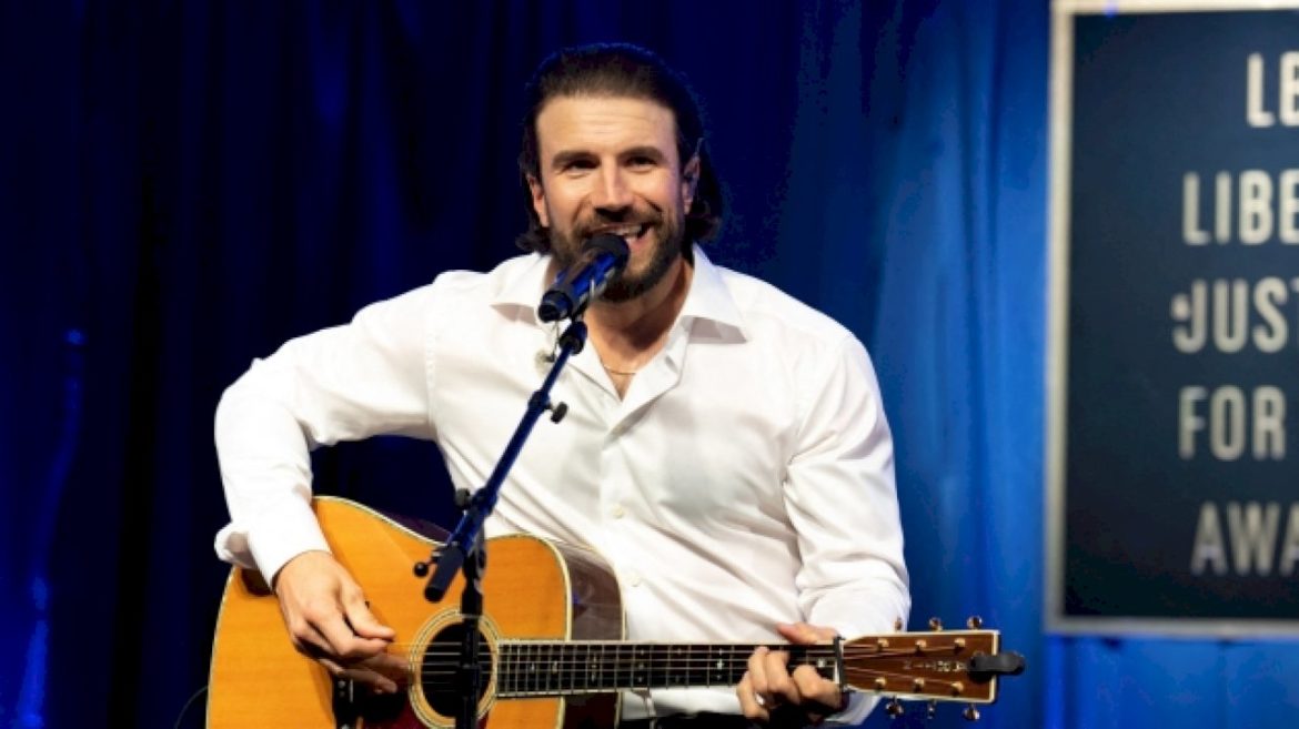 why-breakfast-is-sam-hunt’s-‘favorite-time-of-day’