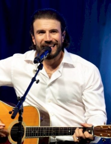 why-breakfast-is-sam-hunt’s-‘favorite-time-of-day’