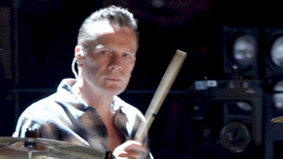 u2’s-larry-mullen-jr.-co-wrote-new-song-for-upcoming-movie-‘left-behind’