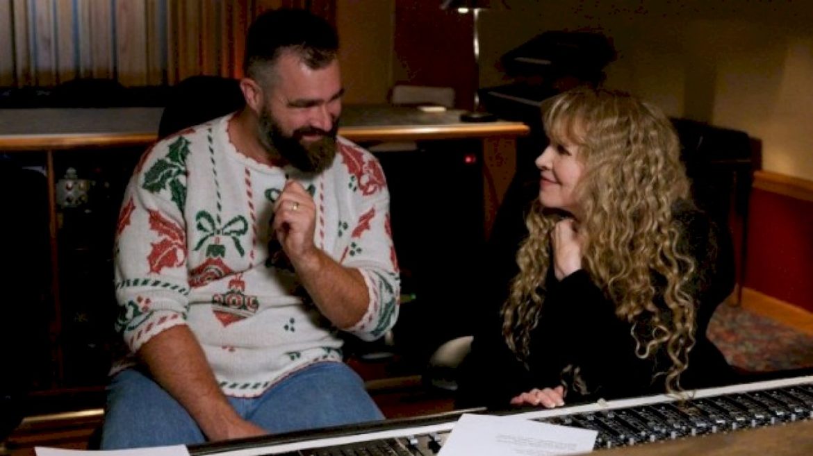 after-stevie-nicks-holiday-duet,-travis-kelce-says-brother-jason-is-the-new-‘queen-of-christmas’