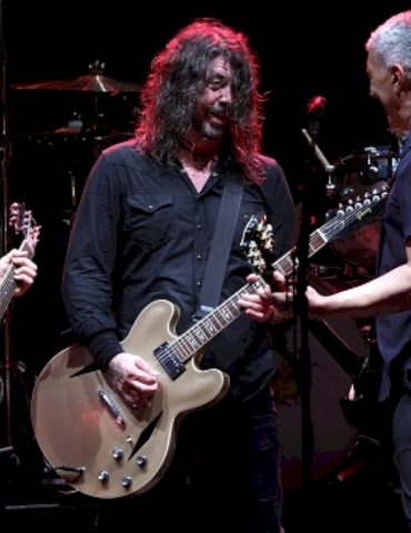 foo-fighters’-chris-shiflett-interviews-dave-grohl-&-pat-smear-on-﻿’shred-with-shifty’﻿-podcast