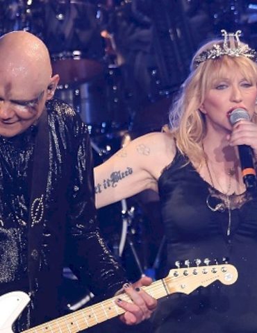 courtney-love-clarifies-hole’s-‘violet’-is-‘not-just-about-billy-corgan’