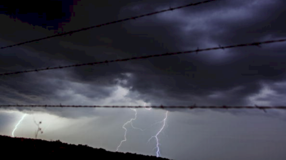 tornado-hits-southwestern-oklahoma,-national-weather-service-says