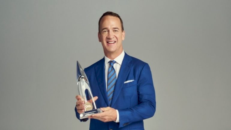 peyton-manning-loves-witnessing-special-moments-onstage-+-backstage-as-cma-awards-host:-‘that’s-the-best-part’