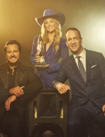 luke-bryan-has-high-praise-for-cma-awards-co-host-lainey-wilson:-‘she’s-a-straight-up-star’