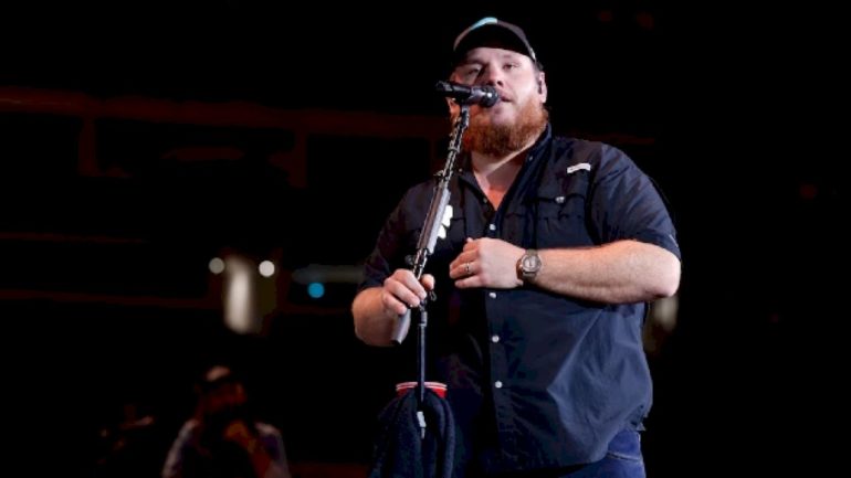 luke-combs-reveals-the-lifestyle-change-he-made-for-his-health:-‘it’s-changed-my-life-mentally’