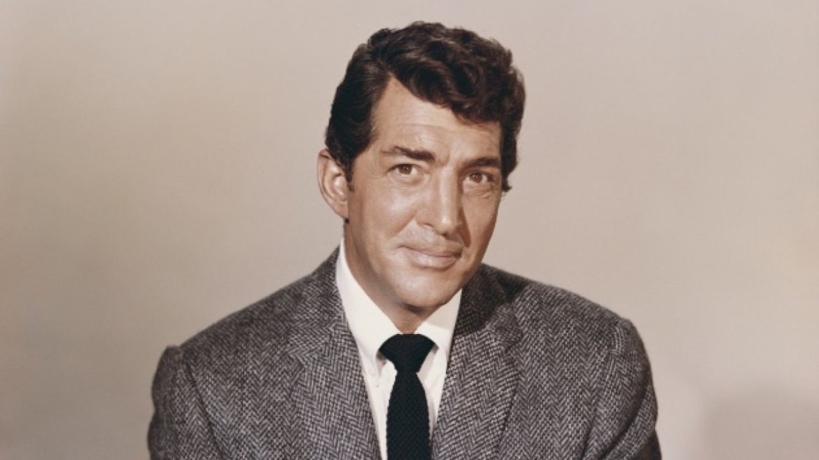 dean-martin’s-‘it’s-beginning-to-look-a-lot-like-christmas’-makes-its-‘billboard’-chart-debut