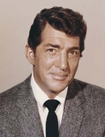 dean-martin’s-‘it’s-beginning-to-look-a-lot-like-christmas’-makes-its-‘billboard’-chart-debut