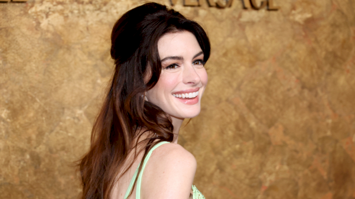 anne-hathaway-to-star-in-film-adaptation-of-colleen-hoover’s-‘verity’