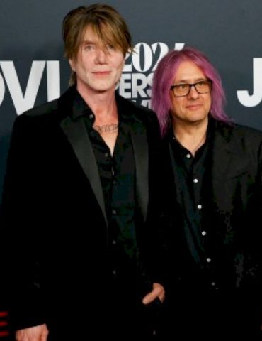 goo-goo-dolls’-‘iris’-certified-diamond,-racks-up-2-billion-spotify-streams