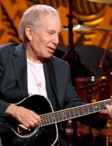 paul-simon-won’t-be-playing-‘you-can-call-me-al’-anymore-due-to-hearing-loss