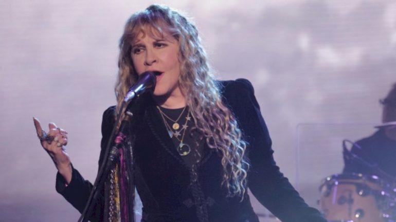 piano-once-owned-by-fleetwood-mac’s-stevie-nicks-up-for-auction