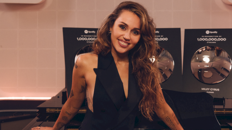 miley-cyrus-celebrates-her-billion-stream-hits-on-spotify’s-‘billions-club:-the-series’