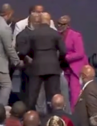 bishop-td.-jakes-stable-after-medical-emergency-during-sunday-sermon